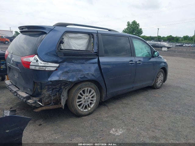 Toyota Sienna Xle Premium 8 Passenger