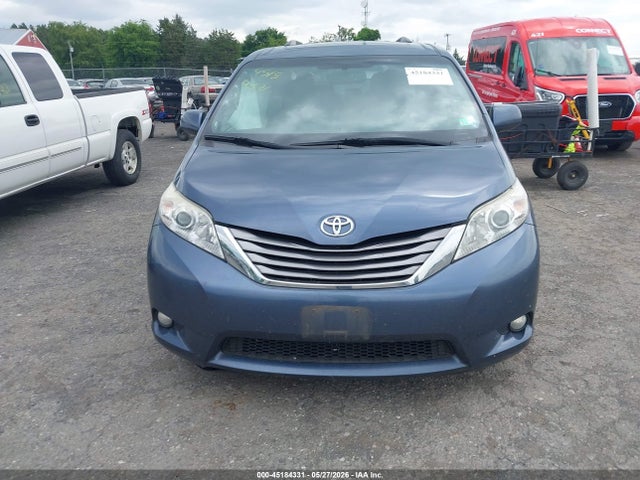 Toyota Sienna Xle Premium 8 Passenger