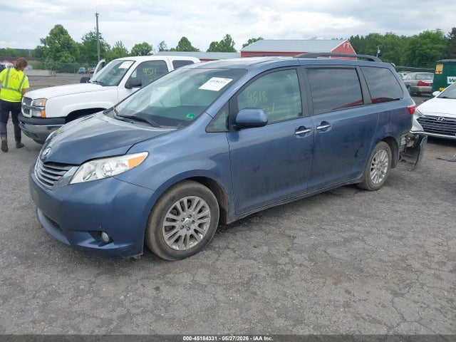 Toyota Sienna Xle Premium 8 Passenger
