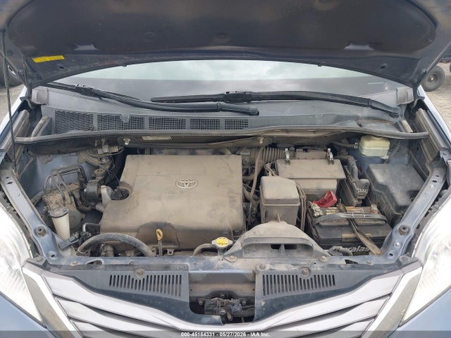 Toyota Sienna Xle Premium 8 Passenger