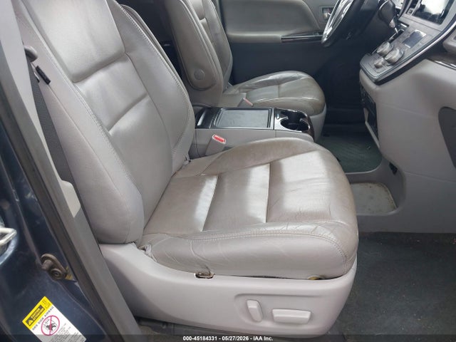 Toyota Sienna Xle Premium 8 Passenger