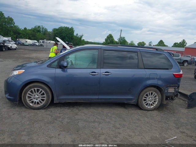 Toyota Sienna Xle Premium 8 Passenger