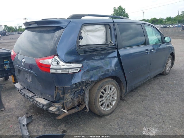 Toyota Sienna Xle Premium 8 Passenger