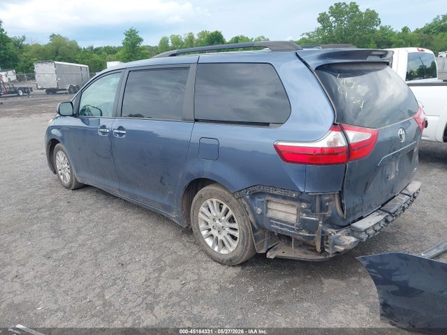Toyota Sienna Xle Premium 8 Passenger