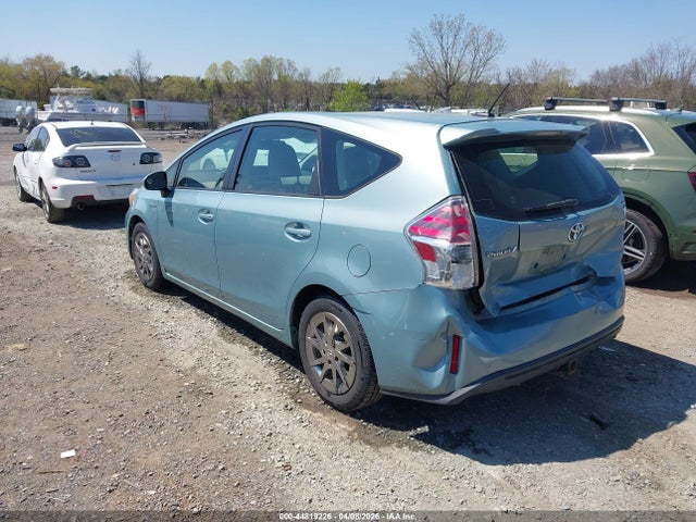 Toyota Prius v Four