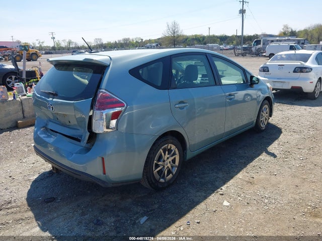 Toyota Prius v Four