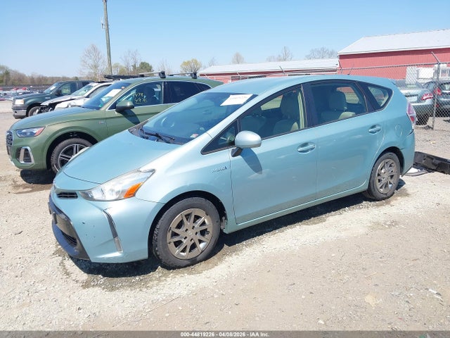 Toyota Prius v Four