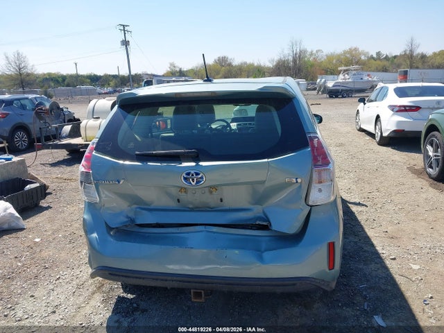 Toyota Prius v Four