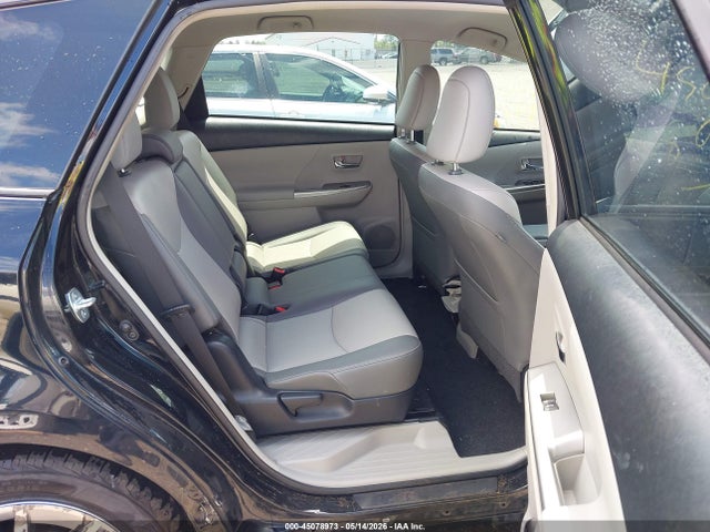 Toyota Prius v Four