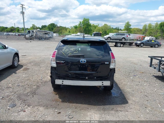 Toyota Prius v Four