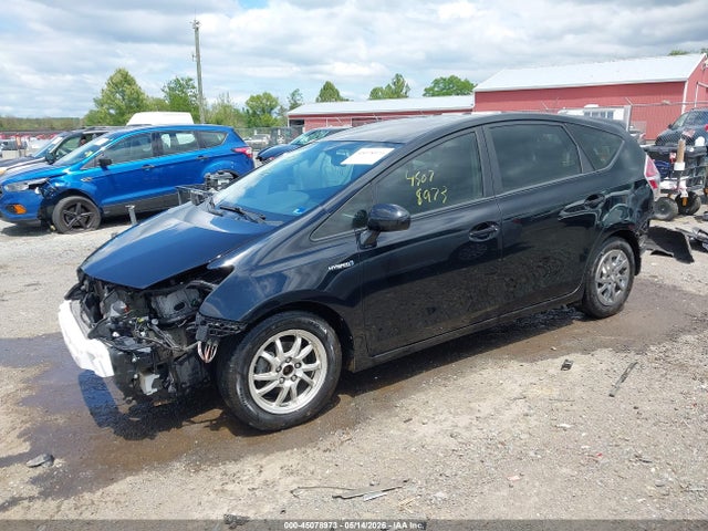 Toyota Prius v Four