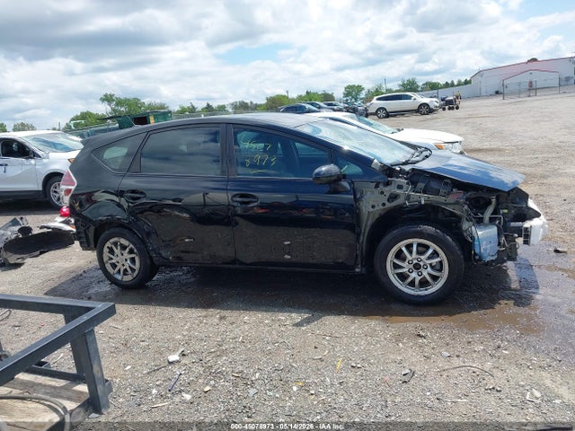 Toyota Prius v Four