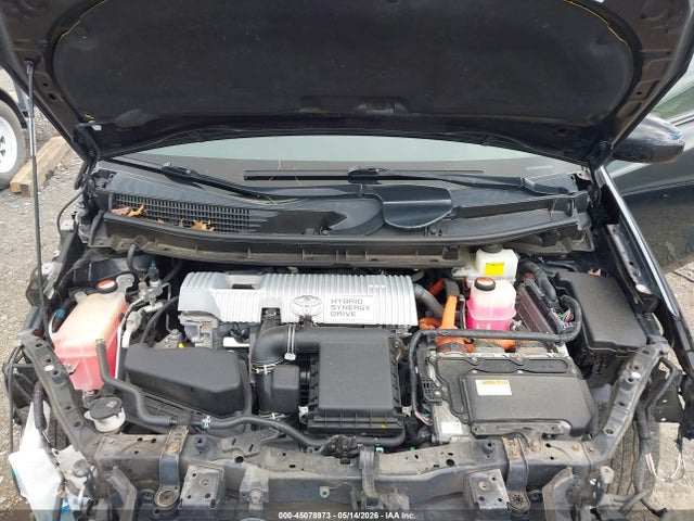 Toyota Prius v Four