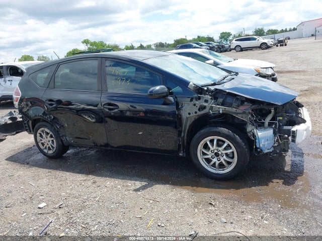 Toyota Prius v Four