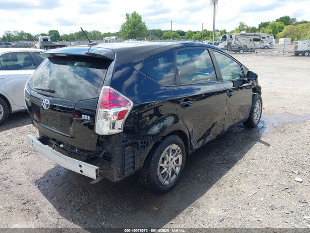 Toyota Prius v Four
