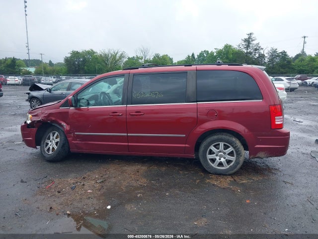 Chrysler Town & Country Touring
