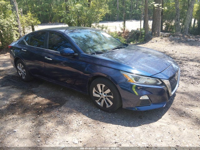 Salvage Nissan Altima Image