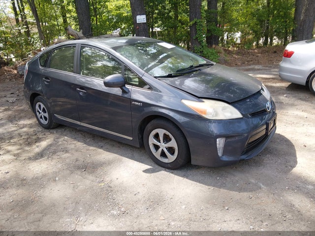 Salvage Toyota Prius Image