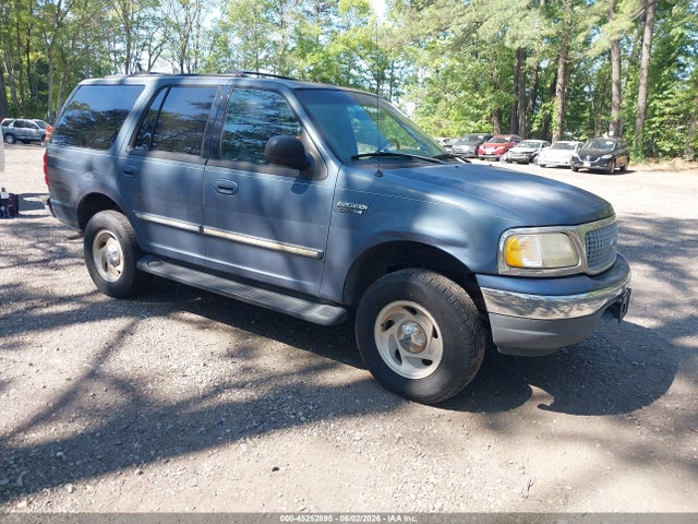 Salvage Ford Expedition Image