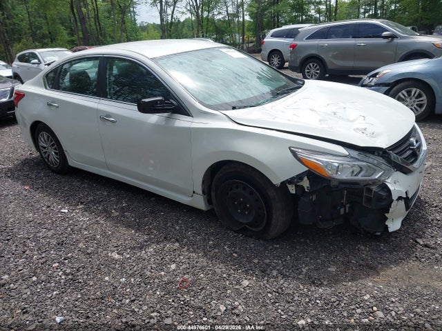 Salvage Nissan Altima Image