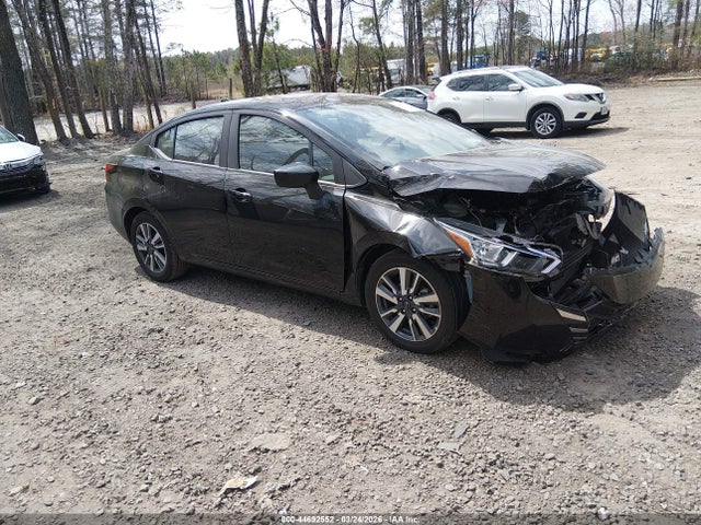 Salvage Nissan Versa Image