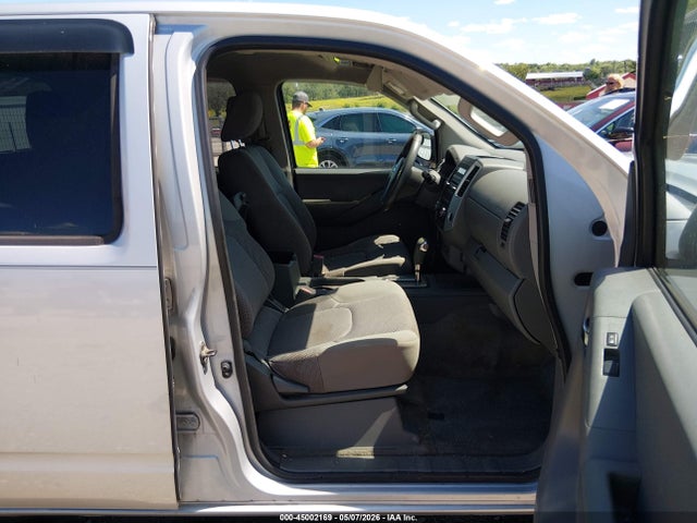 Nissan Frontier Sv