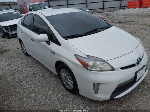 Salvage Toyota Prius Image