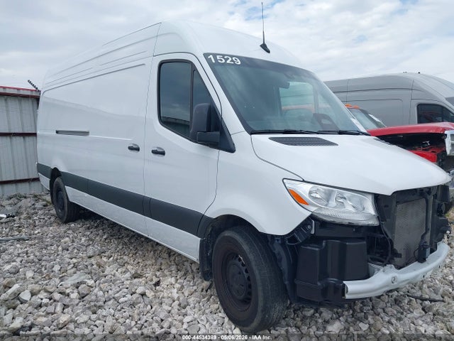 Salvage Mercedes-Benz Sprinter 2500 Image