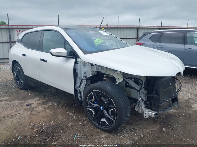 Salvage BMW iX Image