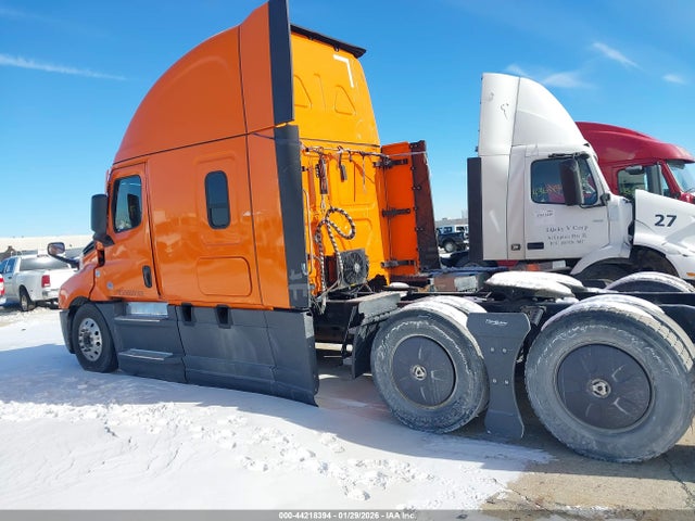 Freightliner New Cascadia 126