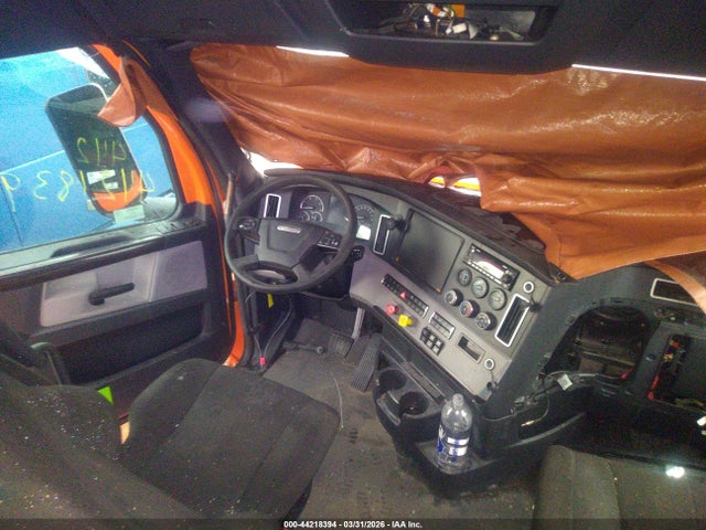 Freightliner New Cascadia 126