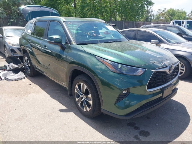 Salvage Toyota Highlander Image