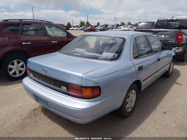 Toyota Camry Dlx