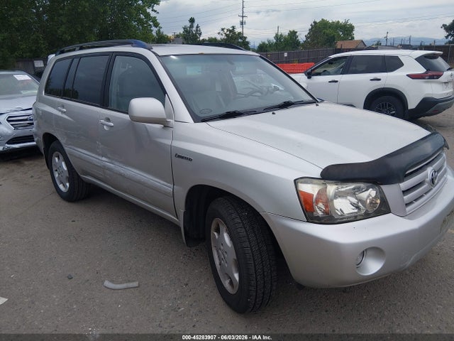 Salvage Toyota Highlander Image