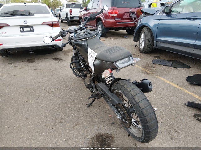 Husqvarna SVARTPILEN 401