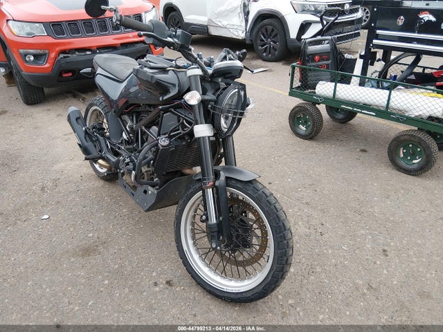 Salvage Husqvarna SVARTPILEN 401 Image