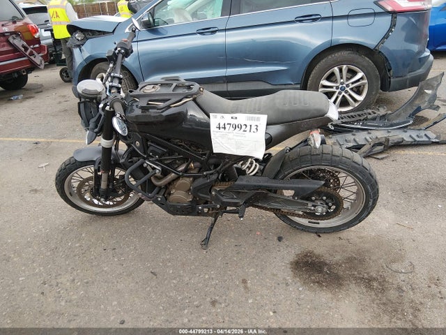 Husqvarna SVARTPILEN 401