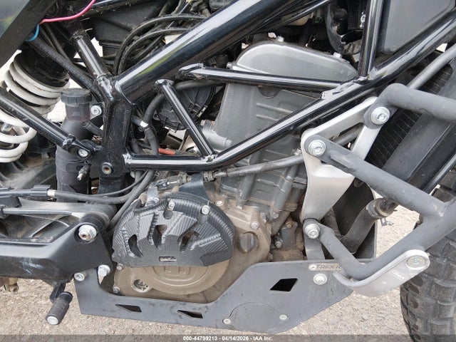 Husqvarna SVARTPILEN 401