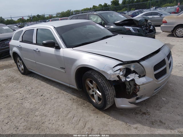Salvage Dodge Magnum Image