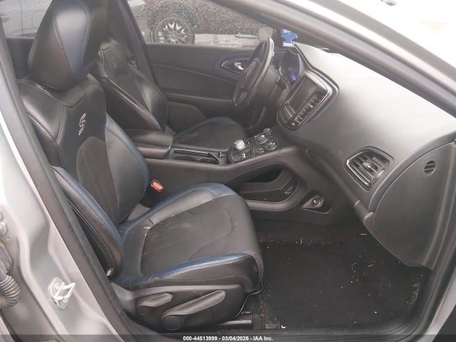 Chrysler 200 S