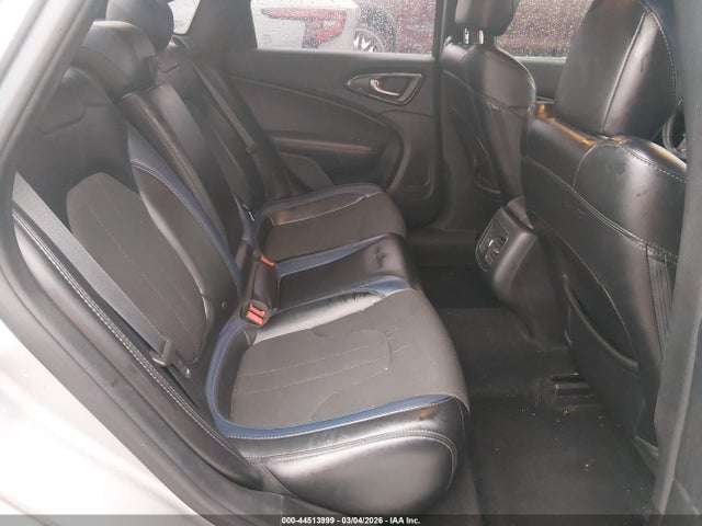 Chrysler 200 S