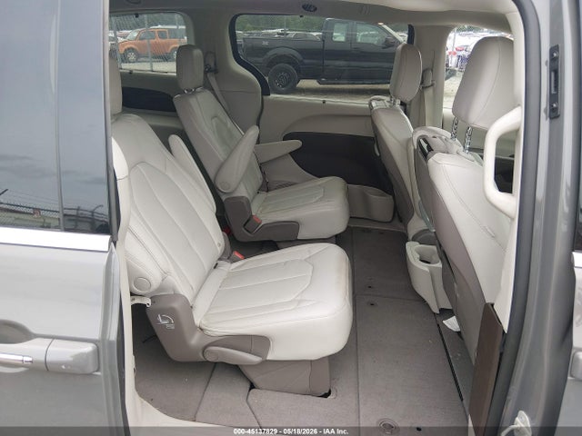Chrysler Pacifica Touring L