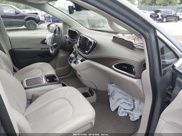 Chrysler Pacifica Touring L