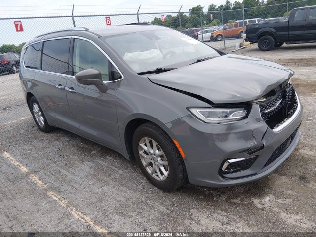 Salvage Chrysler Pacifica Image