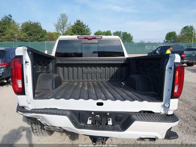 GMC Sierra 1500 4wd  Short Box Denali