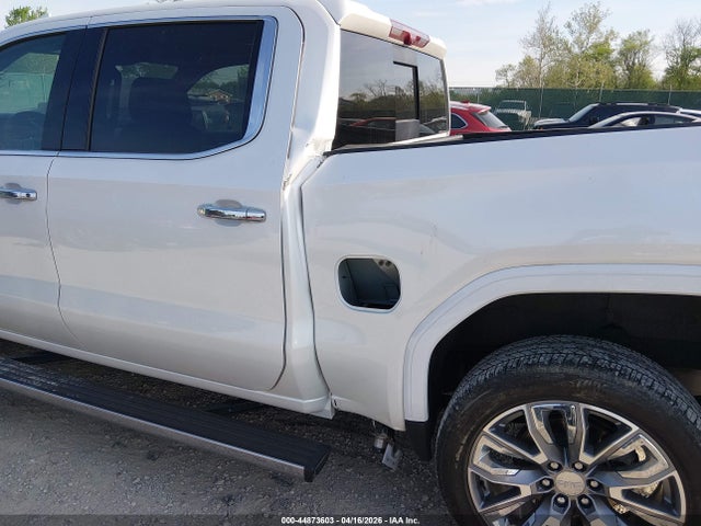GMC Sierra 1500 4wd  Short Box Denali