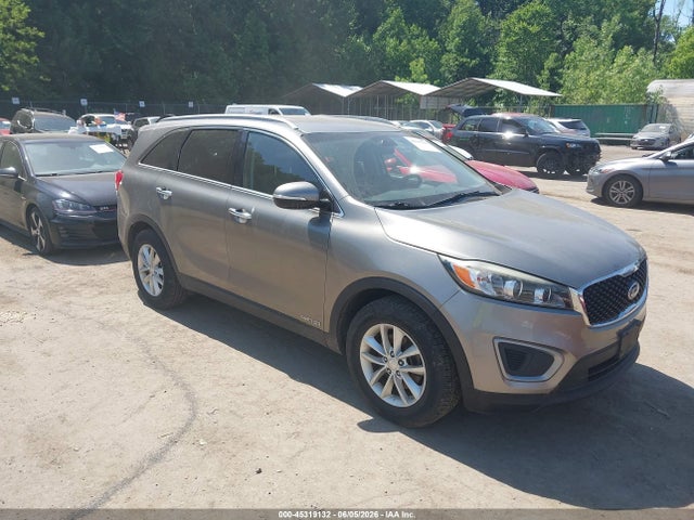 Salvage Kia Sorento Image