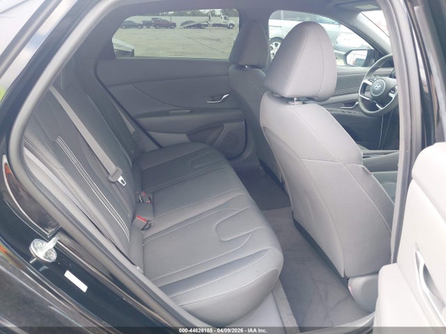 Hyundai ELANTRA Sel