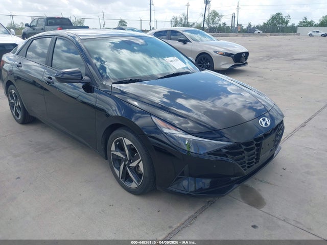 Salvage Hyundai ELANTRA Image