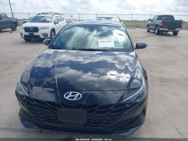 Hyundai ELANTRA Sel